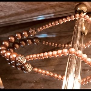 Long pearl necklace with silver details